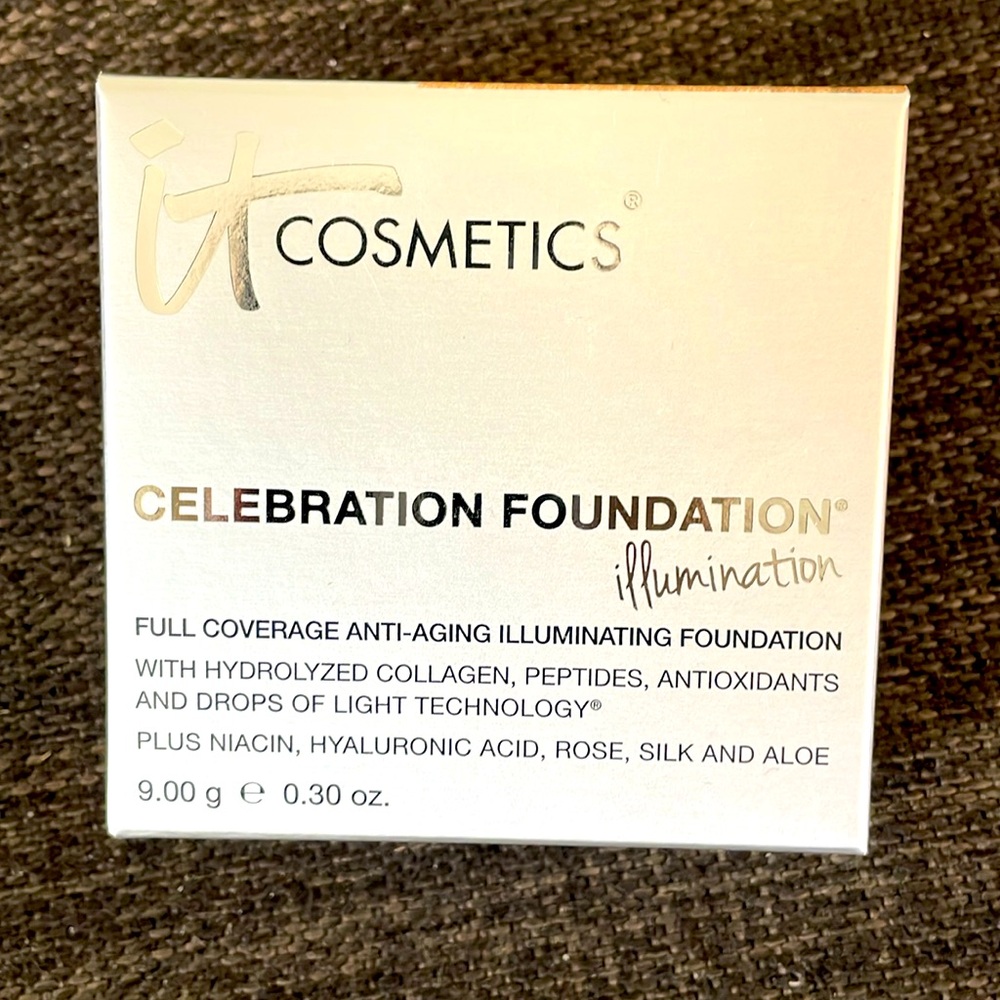 New It Celebration Foundation Full Coverage Hydration Powder "Light" Anti-Aging